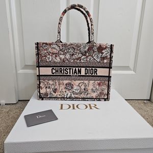 NIB Christian Dior Book Tote Embroidered Canvas Medium Neutral, Flower Print